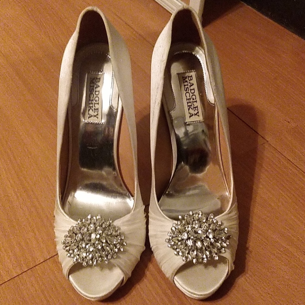 NEW Badgley Mischka Heels Wedding White